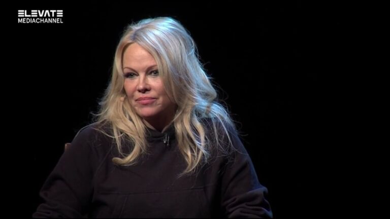 Pamela Anderson speaks about Julian Assange >> Elevate Festival 2019